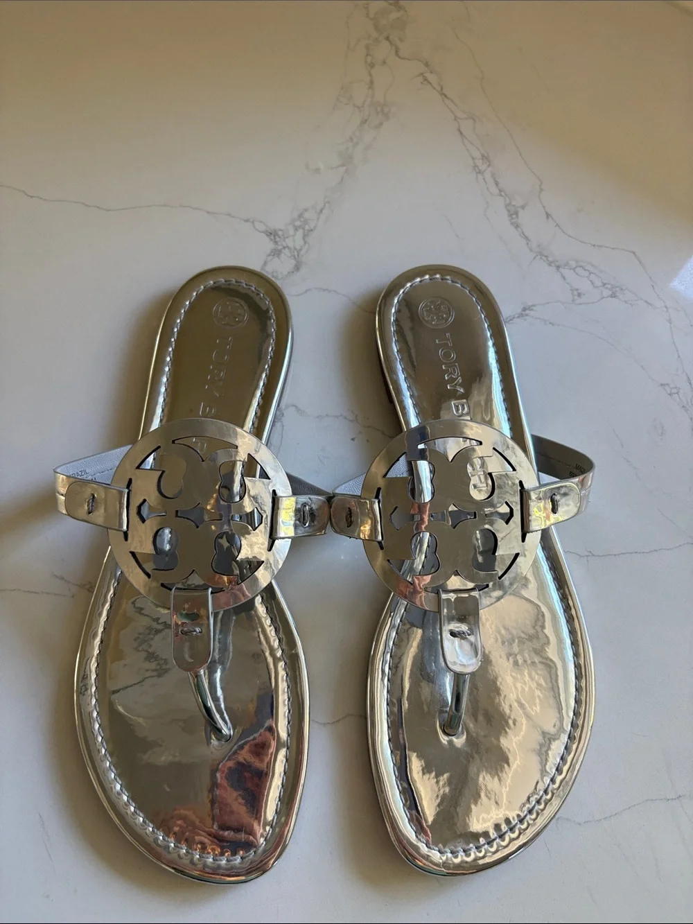 Tory Burch Women’s Metallic Silver Thong Sandals with Logo Medallion size 9.5